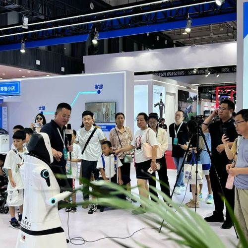 創(chuàng)新驅(qū)動(dòng)，派寶機(jī)器人亮相2023世界機(jī)器人大會(huì)引領(lǐng)物業(yè)管理新變革